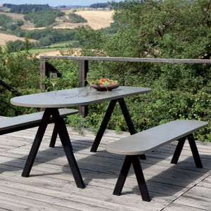 panca da giardino contemporanea