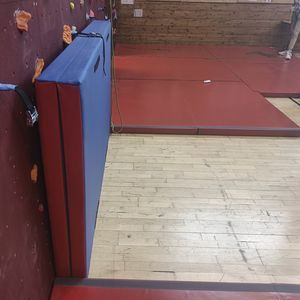 materassino di caduta per parete d'arrampicata per interni 1