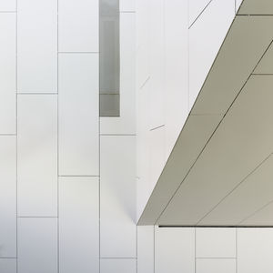 rivestimento di facciata in fogli / in gres porcellanato / levigato / bianco