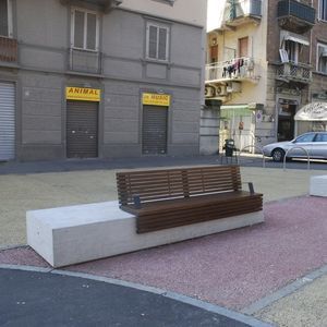 panca per spazi pubblici contemporanea