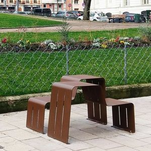 panca per spazi pubblici contemporanea
