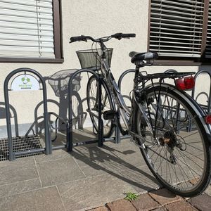 rastrelliera per biciclette a pavimento