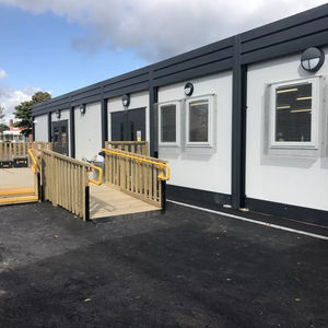costruzione di container per scuola 1