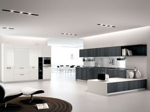 cucina moderna / impiallacciata in legno / laccata / con impugnature