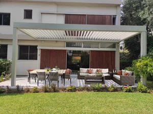 pergola addossata