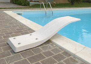 trampolino per piscina