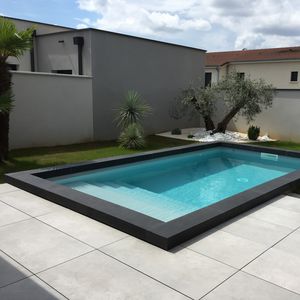 bordo di piscina in calcestruzzo