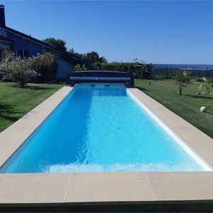 bordo di piscina in pietra