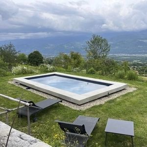 bordo di piscina in calcestruzzo