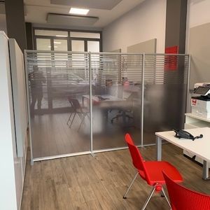 divisorio per ufficio a pavimento