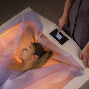 letto ad acqua da massaggio con cromoterapia