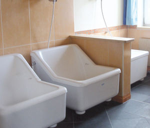 vasca da bagno con piedi