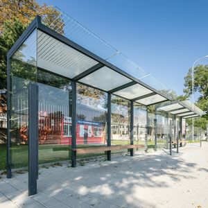 pensilina per fermata d'autobus in vetro