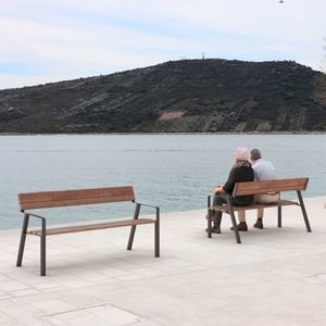 panca per spazi pubblici contemporanea