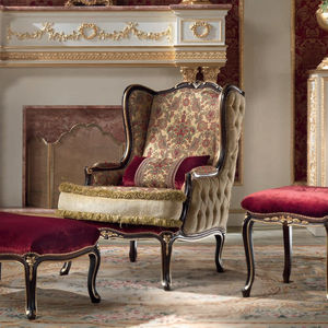 poltrona in stile / in tessuto / in legno massiccio / fatta a mano