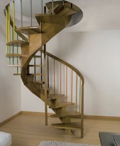scala circolare / con struttura in legno / con gradini in legno / senza alzata