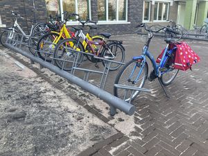 rastrelliera per biciclette a pavimento