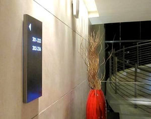 cartello segnaletico per porta