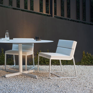sedia da giardino contemporanea
