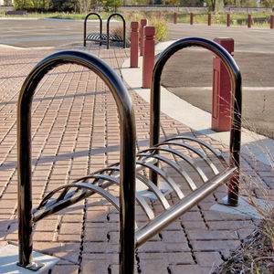 rastrelliera per biciclette in acciaio