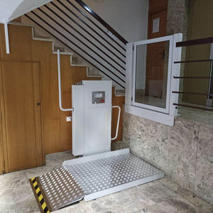 piattaforma elevatrice per piscina pubblica