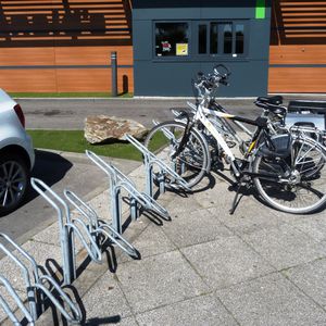 rastrelliera per biciclette a pavimento