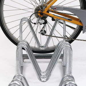 rastrelliera per biciclette a pavimento