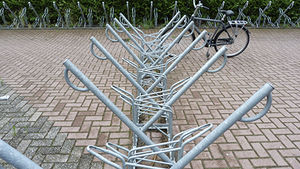 rastrelliera per biciclette a pavimento