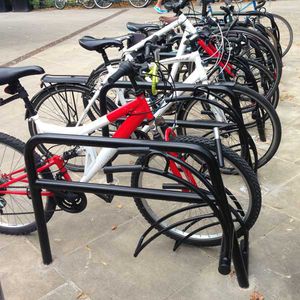 rastrelliera per biciclette a pavimento
