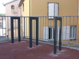 poggia-biciclette a pavimento