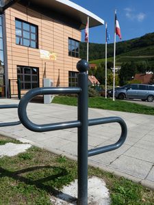 poggia-biciclette a pavimento