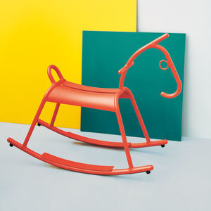cavallo a dondolo in alluminio