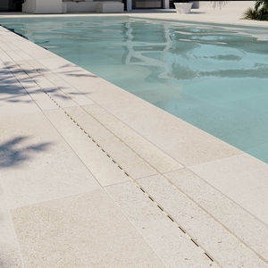 bordo di piscina in gres porcellanato