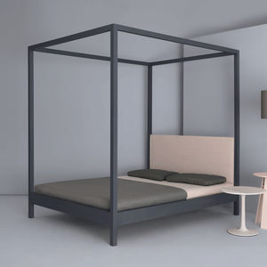 letto a baldacchino