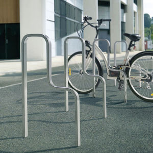 rastrelliera per biciclette a pavimento