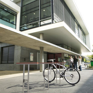 rastrelliera per biciclette a pavimento