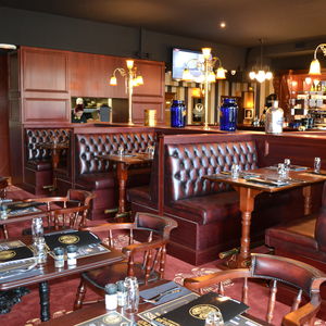 divanetto da bar chesterfield