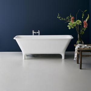 vasca da bagno con piedi
