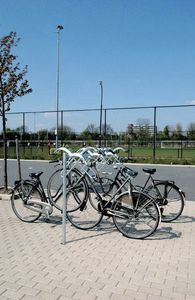 rastrelliera per biciclette a pavimento
