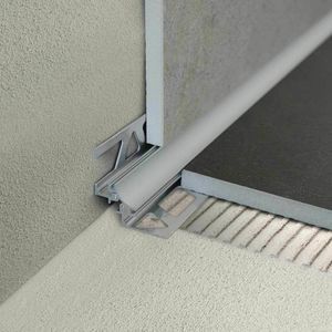 profilo di finitura in alluminio anodizzato