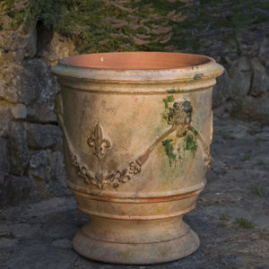 vaso da giardino in laterizio