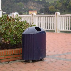 pattumiera pubblica / in acciaio galvanizzato / in ghisa