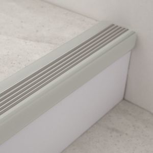 profilo per gradini in PVC 1