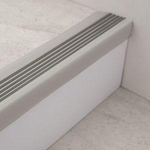profilo per gradini in PVC 1
