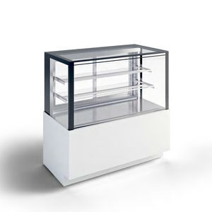 vetrina refrigerata con scaffali 1