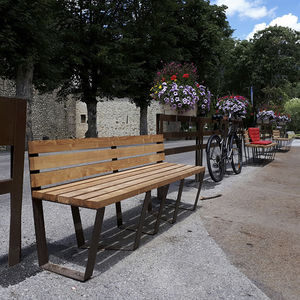panca per spazi pubblici moderna