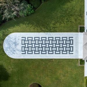 fondo mobile per piscina in pietra