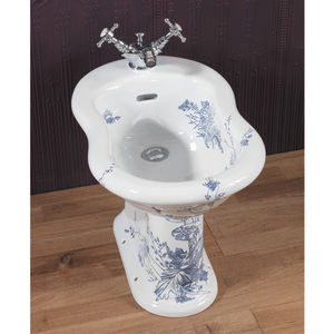 bidet in porcellana