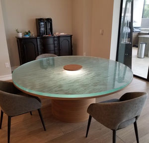 Tavolo Da Pranzo Moderno 140x80 Cm, Piano Effetto Marmo, Gambe In Metallo Oro Con Piedini Regolabili, Bianco+Oro, Per Soggiorno E Cucina