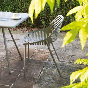 sedia da giardino contemporanea